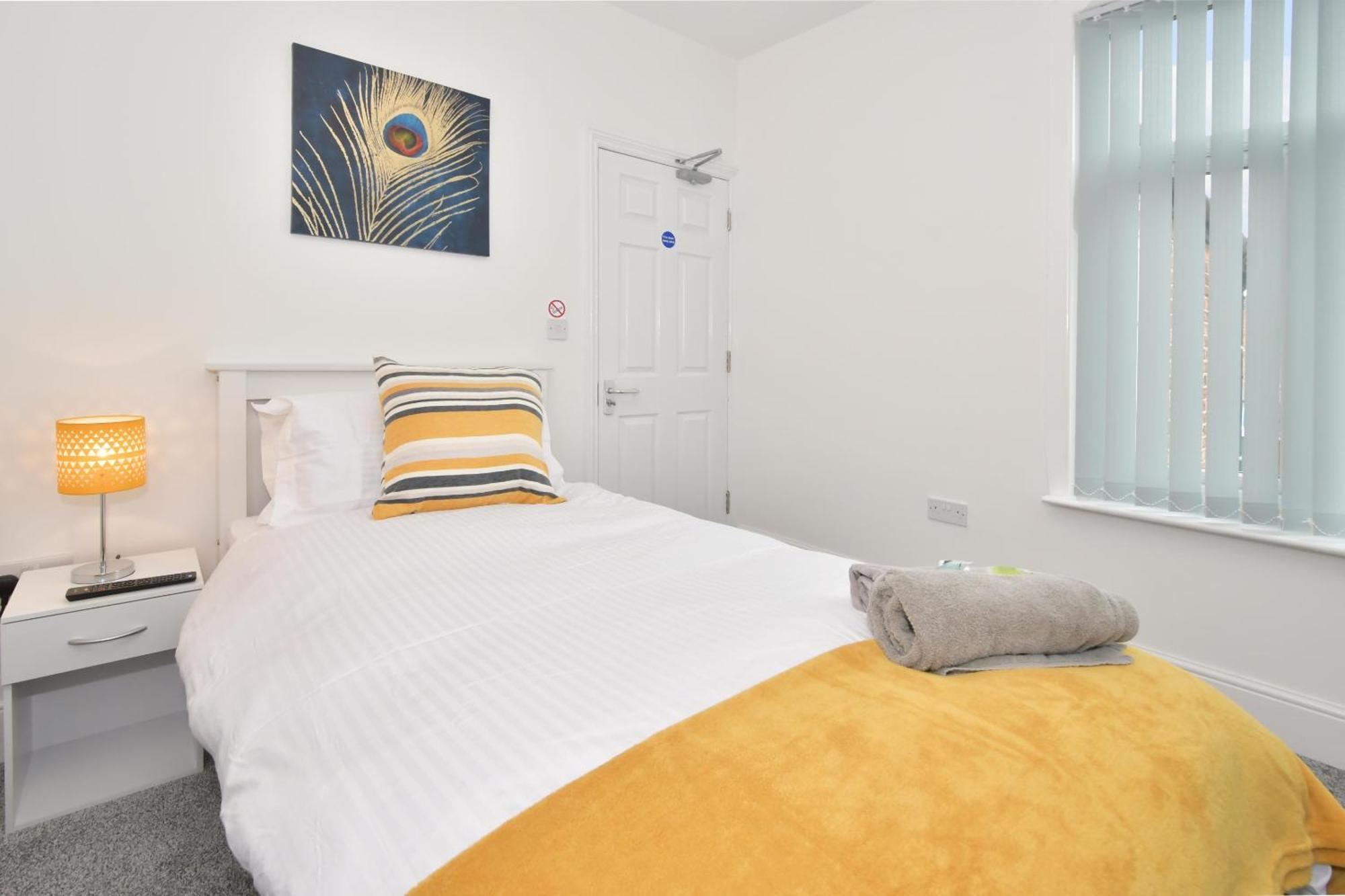 Townhouse @ 86 Brooklyn Street Crewe Villa Екстериор снимка